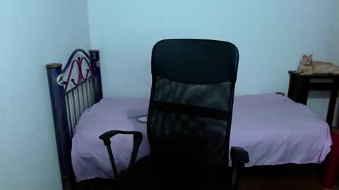 Snapshot of hinata_9 chatting on 09.10.25      0600AM-1100AM - online show from 09.10.25