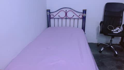 Snapshot of hinata_9 chatting on 09.30.25      0600AM-1100AM - online show from 09.30.25