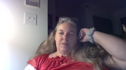 Snapshot of hippysnewhere chatting on 05.19.26 hippysnewhere online show from 05.19.26
