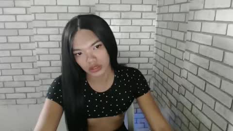 Snapshot of hoelyguine chatting on 01.07.26 Guinevere3 online show from 01.07.26