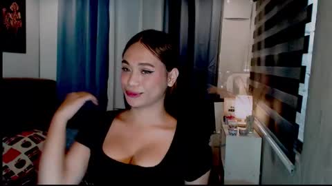 Snapshot of hoelymarie chatting on 05.02.26 hoelymarie online show from 05.02.26