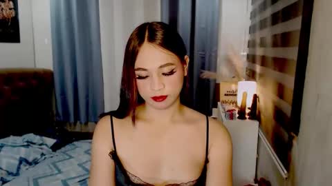 Snapshot of hoelymarie chatting on 05.12.26 hoelymarie online show from 05.12.26