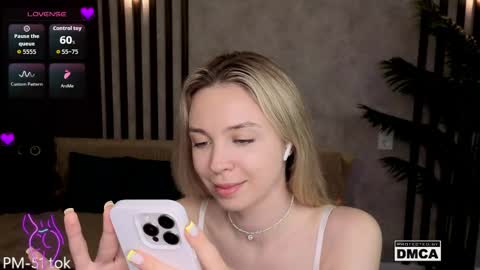 Snapshot of holl1would chatting on 04.25.26 My social media links subscribe to support me online show from 04.25.26