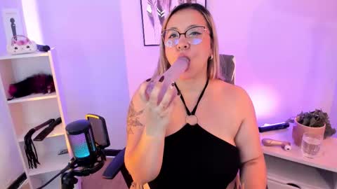 Hollie online show from 03.10.26