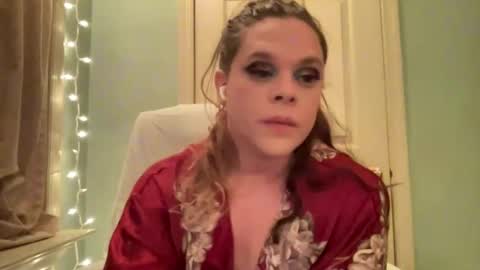 Snapshot of holly23hopefull chatting on 12.15.24 Hollys Drive threw Side Of CB. online show from 12.15.24