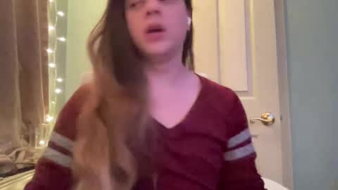 Snapshot of holly23hopefull chatting on 12.30.24 Hollys Drive threw Side Of CB. online show from 12.30.24