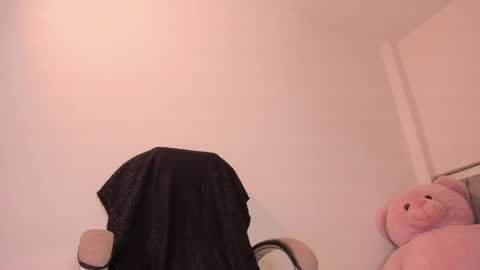 holly_16 online show from 05.05.26
