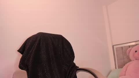 holly_16 online show from 05.12.26