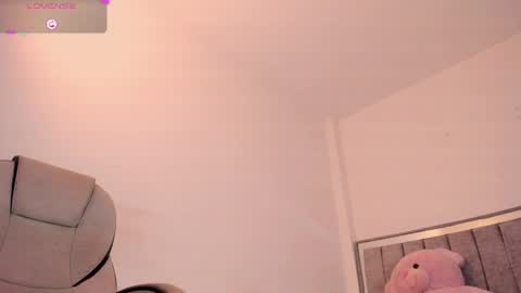 holly_16 online show from 06.07.26
