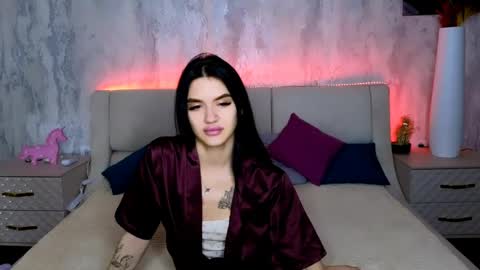 Snapshot of holly_beck chatting on 05.14.26 Holly online show from 05.14.26