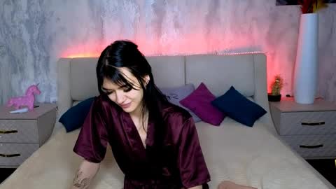 Snapshot of holly_beck chatting on 05.20.26 Holly online show from 05.20.26