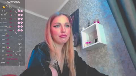 Snapshot of holly_molly8 chatting on 12.08.24 holly_molly8 online show from 12.08.24