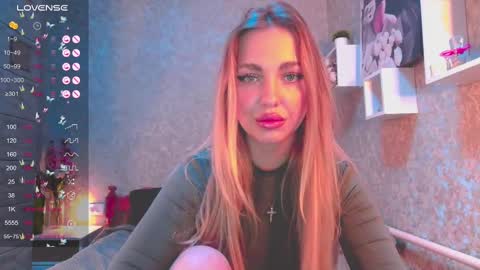 Snapshot of holly_molly8 chatting on 12.13.24 holly_molly8 online show from 12.13.24