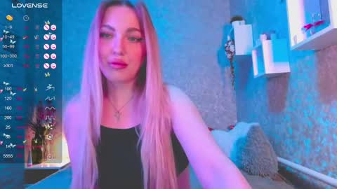 Snapshot of holly_molly8 chatting on 12.21.24 holly_molly8 online show from 12.21.24