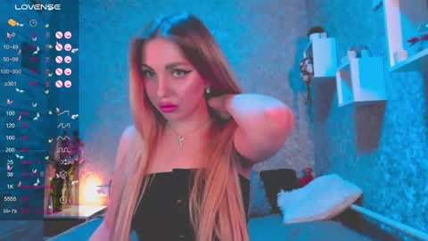 Snapshot of holly_molly8 chatting on 12.27.24 holly_molly8 online show from 12.27.24