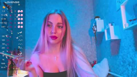Snapshot of holly_molly8 chatting on 01.03.25 holly_molly8 online show from 01.03.25