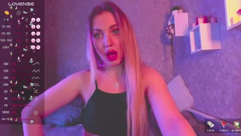 Snapshot of holly_molly8 chatting on 01.13.25 holly_molly8 online show from 01.13.25