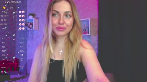 Snapshot of holly_molly8 chatting on 01.15.25 holly_molly8 online show from 01.15.25