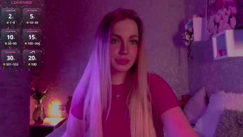 Snapshot of holly_molly8 chatting on 02.25.25 holly_molly8 online show from 02.25.25
