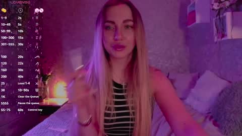 Snapshot of holly_molly8 chatting on 03.06.25 holly_molly8 online show from 03.06.25