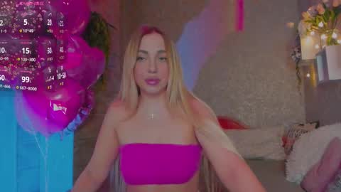 Snapshot of holly_molly8 chatting on 03.26.26 holly_molly8 online show from 03.26.26