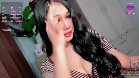 Snapshot of holly_preciousxx chatting on 05.24.26 Hi Im Precious online show from 05.24.26