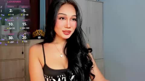 Snapshot of holly_preciousxx chatting on 06.19.26 Hi Im Precious online show from 06.19.26