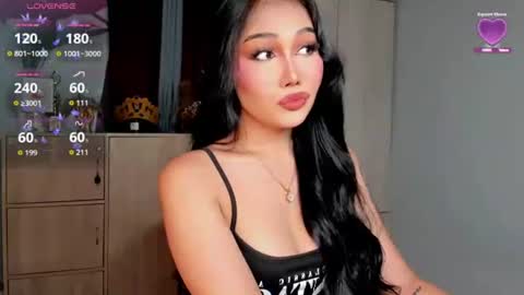Snapshot of holly_preciousxx chatting on 06.20.26 Hi Im Precious online show from 06.20.26