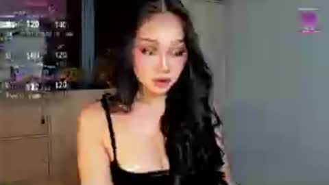 Snapshot of holly_preciousxx chatting on 06.28.26 Hi Im Precious online show from 06.28.26