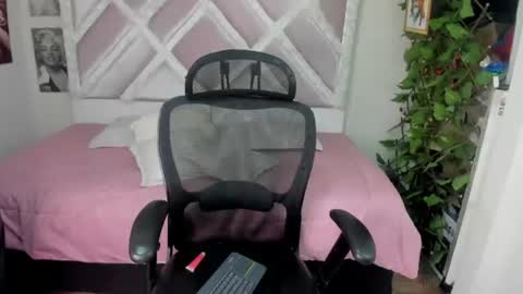 Holly online show from 06.19.26