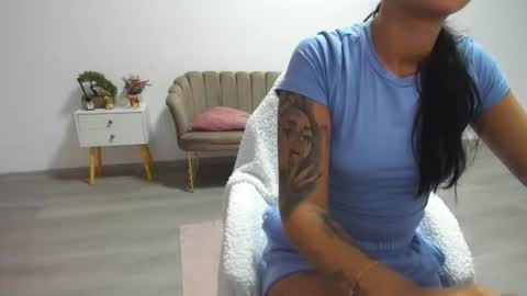 holly_wood18 online show from 06.27.26
