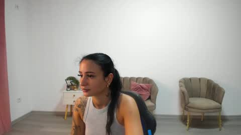 holly_wood18 online show from 07.06.26