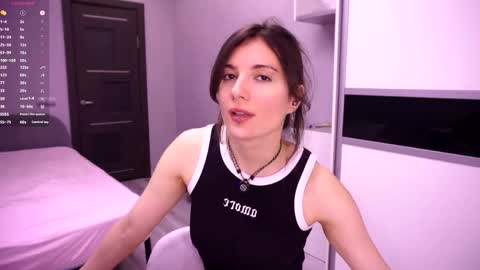 Snapshot of hollymonica chatting on 05.18.26 Delly online show from 05.18.26