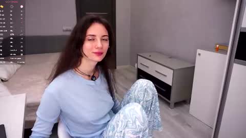 Snapshot of hollymonica chatting on 06.18.26 Delly online show from 06.18.26