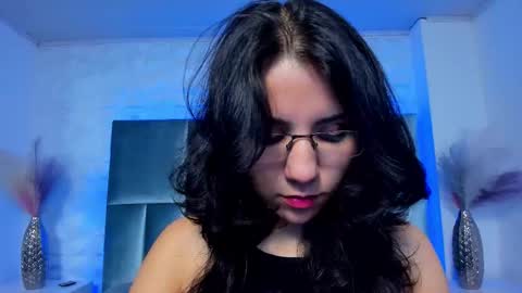 hollypeach_ online show from 11.24.25