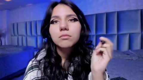 hollypeach_ online show from 03.08.26