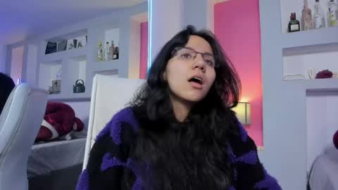 hollypeach_ online show from 04.03.26