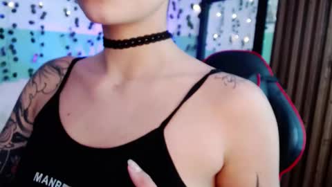 Snapshot of hollyxx_ chatting on 12.26.24 holly online show from 12.26.24