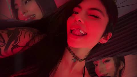 Snapshot of hollyxx_ chatting on 03.11.25 holly online show from 03.11.25