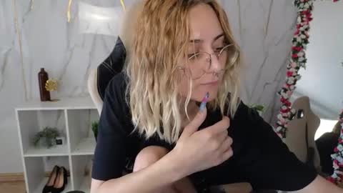Snapshot of hollyy_pollyyyy chatting on 06.28.26 Polly online show from 06.28.26