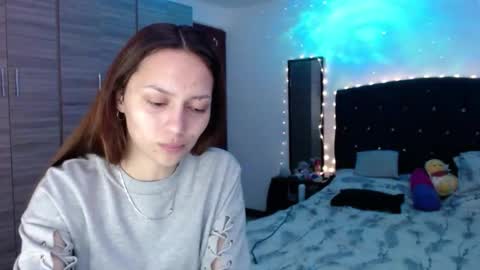 Snapshot of holy_juli2 chatting on 09.11.25 Juli online show from 09.11.25