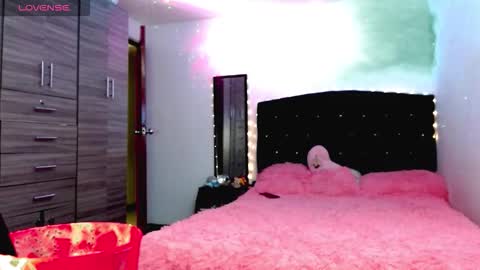 Snapshot of holy_juli2 chatting on 11.26.25 Juli online show from 11.26.25