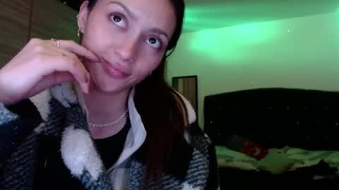 holy_julii online show from 06.10.26