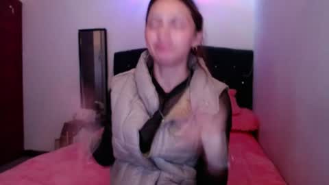 holy_julii online show from 07.12.26