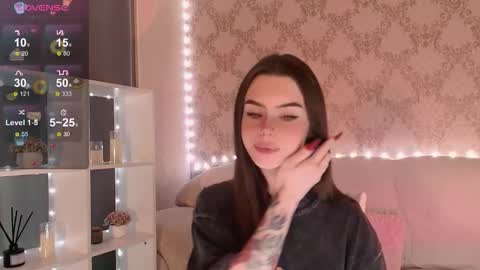 Mia online show from 11.18.25