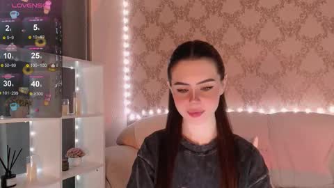 Mia online show from 11.23.25