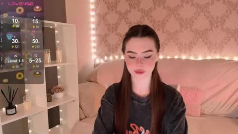 Snapshot of holymiax chatting on 04.18.26 Mia online show from 04.18.26