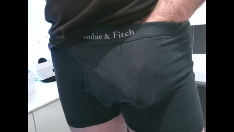 Snapshot of hom2022 chatting on 01.19.25 Hom2022 online show from 01.19.25