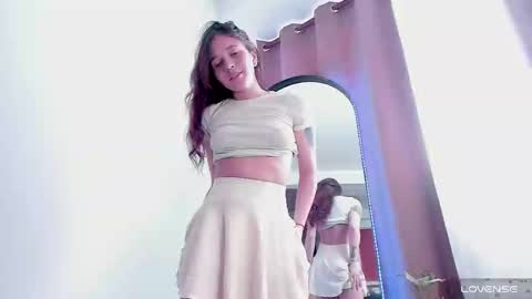 Snapshot of honeeeey_ chatting on 02.21.25 honeeeey_ online show from 02.21.25