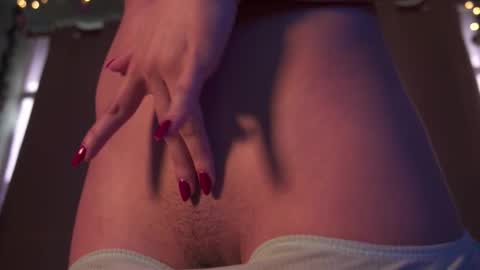 honeeeey_ online show from 12.13.25